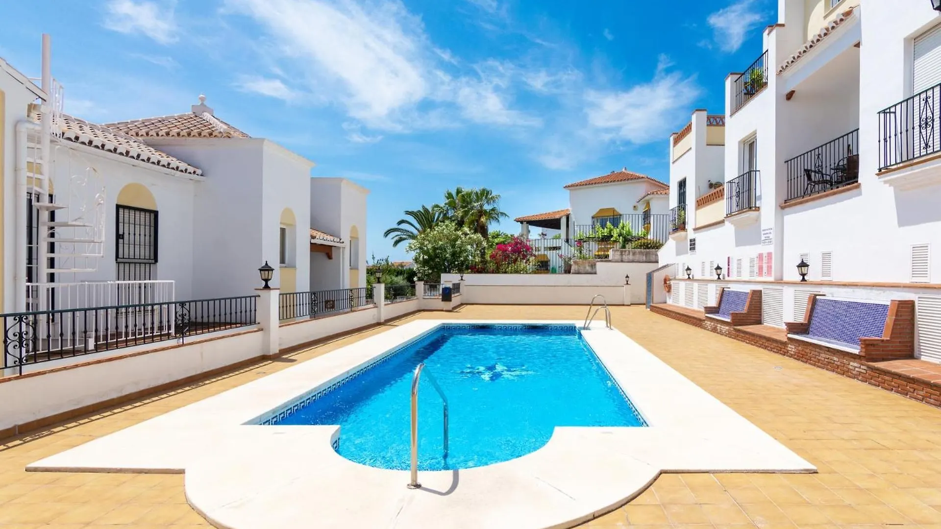 Apartamentos ChimeneaPlaya Nerja